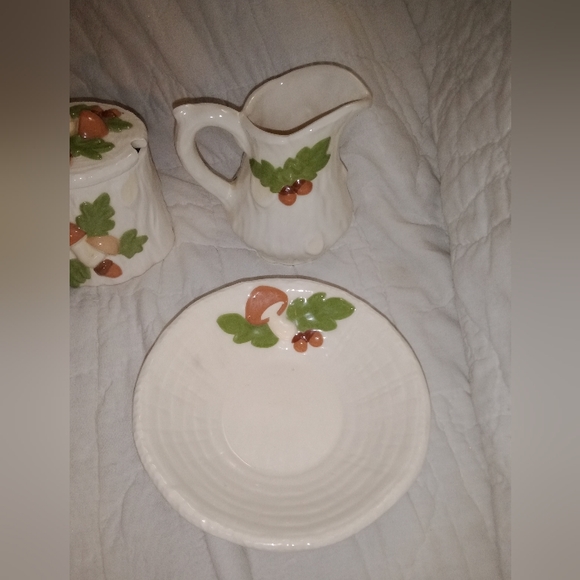 Vintage Mushrooms Creamer And Suger Dish 1981 Folk Art Wood Design Acorns - Picture 11 of 12